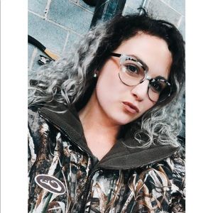 Meet your Posher, Suzanna